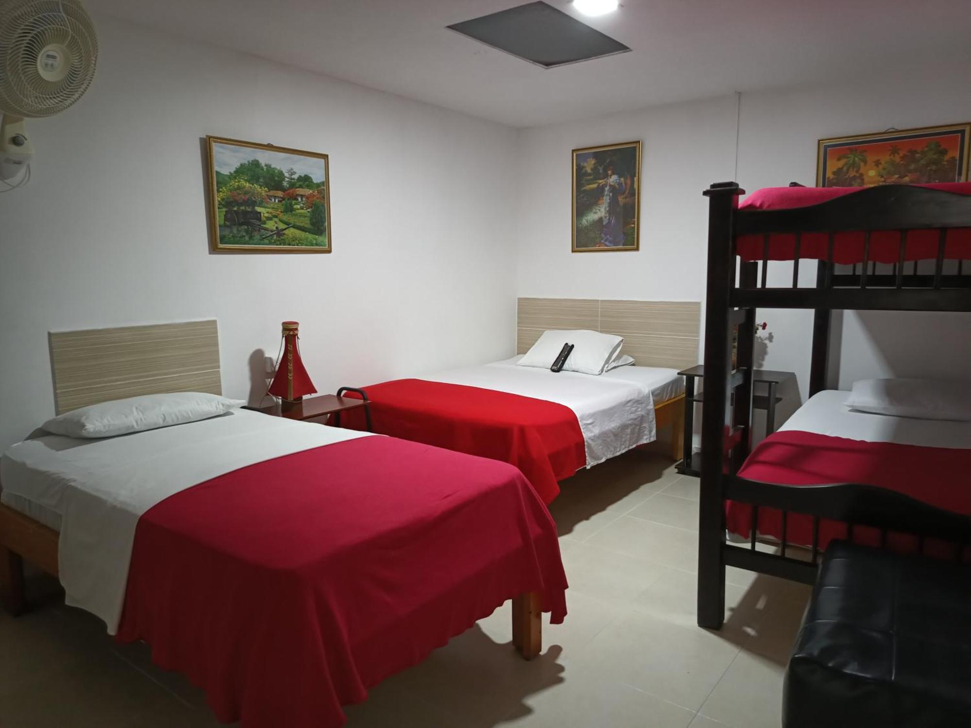 Hotel Mirador Plaza Перейра Екстериор снимка
